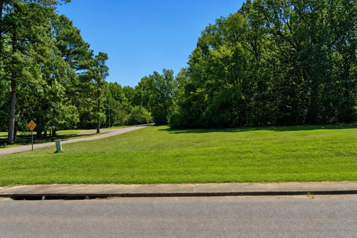 Jonesboro, AR Land for Sale: 1 Acre Residential Lot with Paved Road Access at $24,999