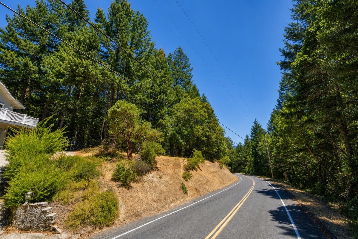 Willits, CA Land for Sale: 0.2 Acres with Paved Access & City Utilities