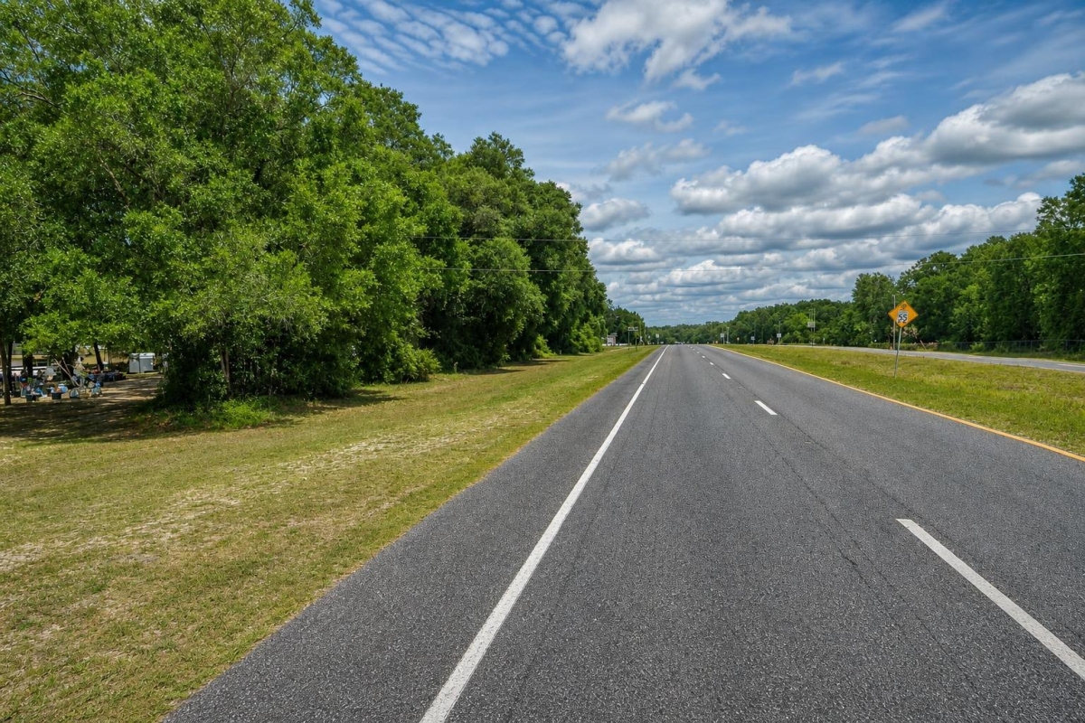 Citra FL Land for Sale: 0.84 Acres on U.S. 301 with Agriculture Zoning