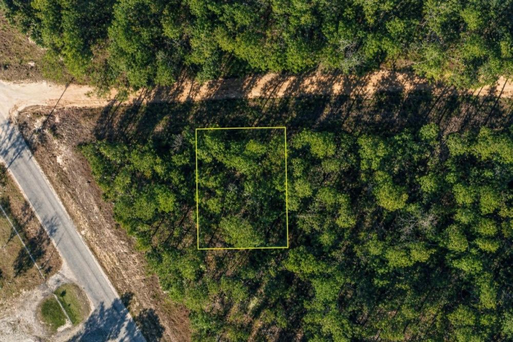 Listing image for the 0.17-acre parcel at 105 Granada Drive in Florahome, Florida