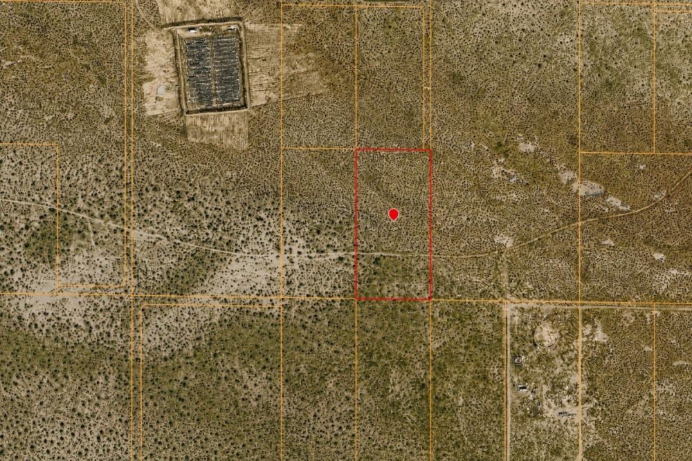 Additional listing photo for the Barstow land parcel near the US 395 location reference