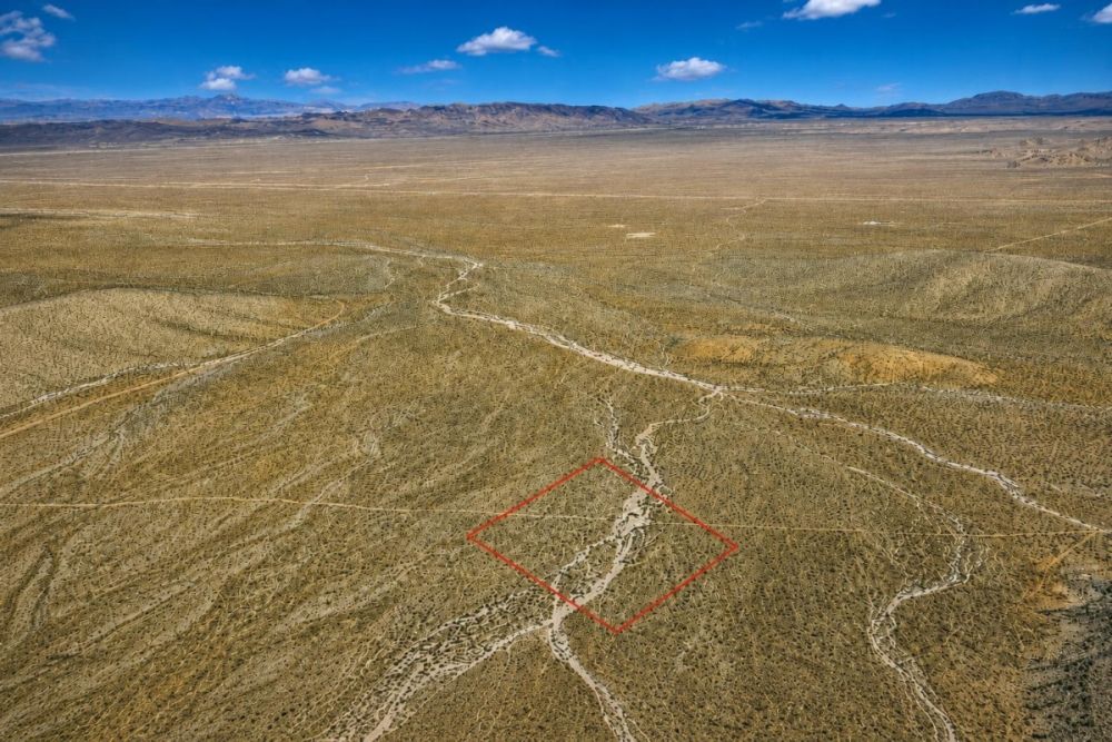 Remote Lucerne Valley desert land associated with a 10-acre parcel listing