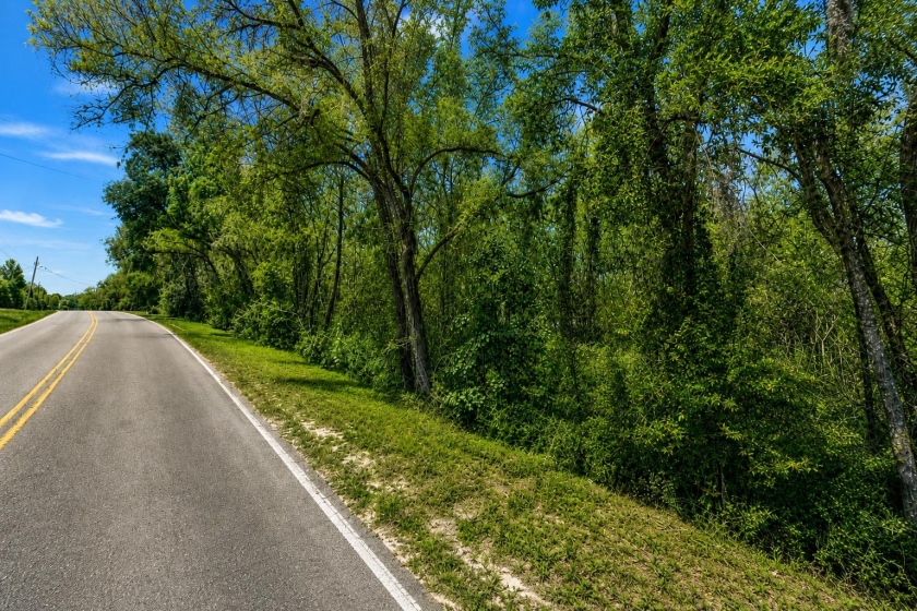 Interlachen, FL Land for Sale: 0.21 Acres with Paved Road Access