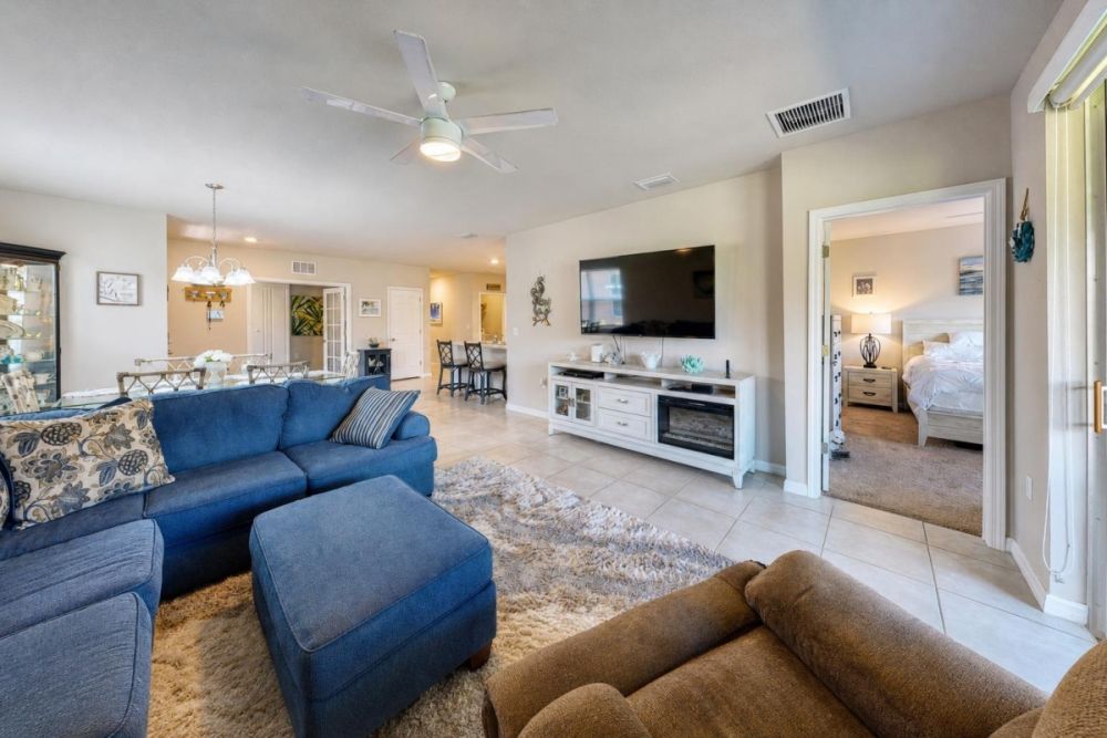 Additional listing image for 25168 E Lenox Circle property