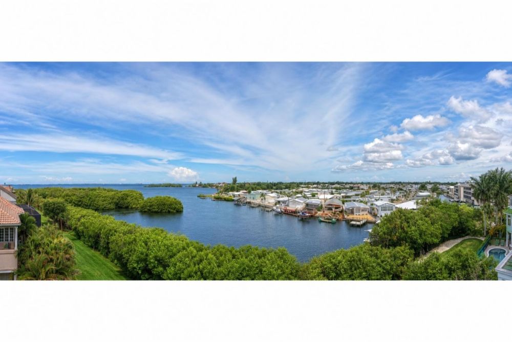 Property listing image for 7008 Hawks Harbor Circle in Bradenton, Florida